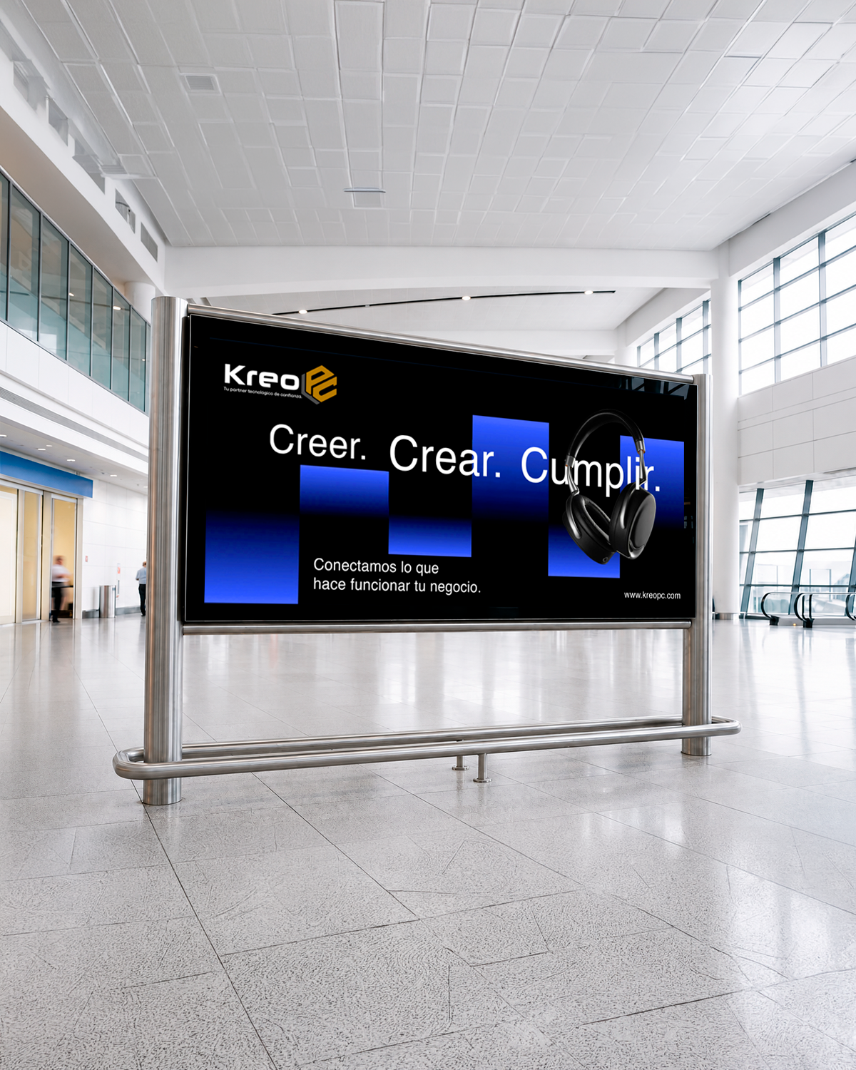 Identidad de marca KreoPC diseñada por Noor Design Labs · isotipo geométrico en negro, dorado y azul neón